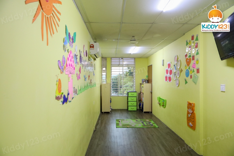 Orange Montessori Kidz, Seri Kembangan