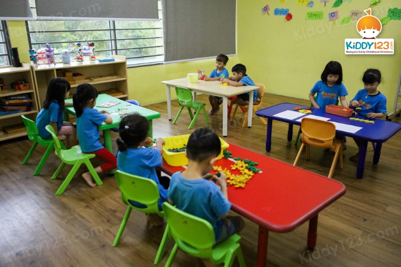 Orange Montessori Kidz, Seri Kembangan