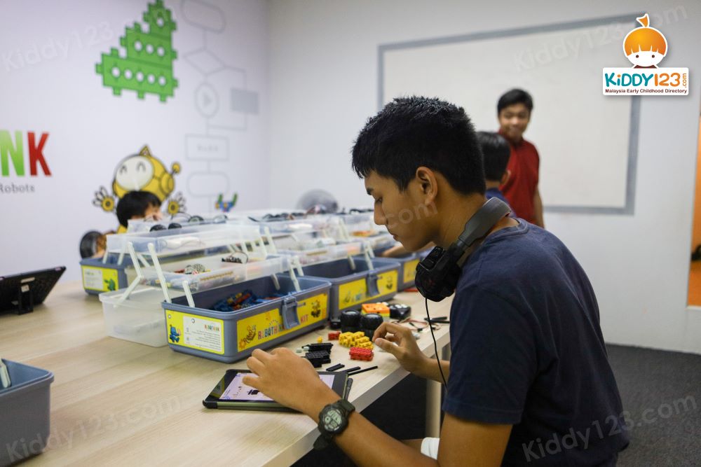 RoboThink, Bandar Utama