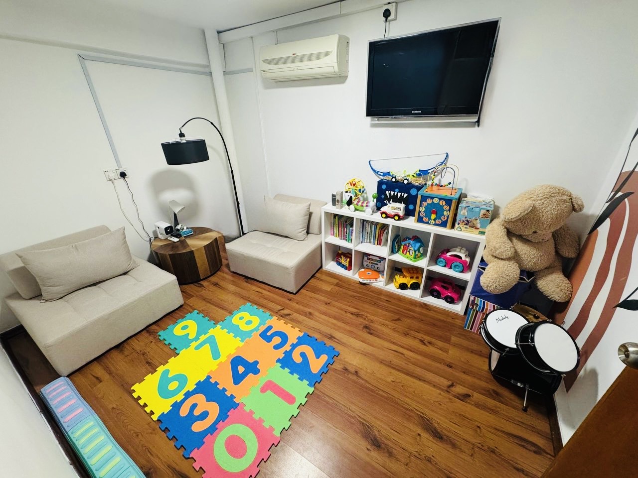 Wee Rays, Mont Kiara