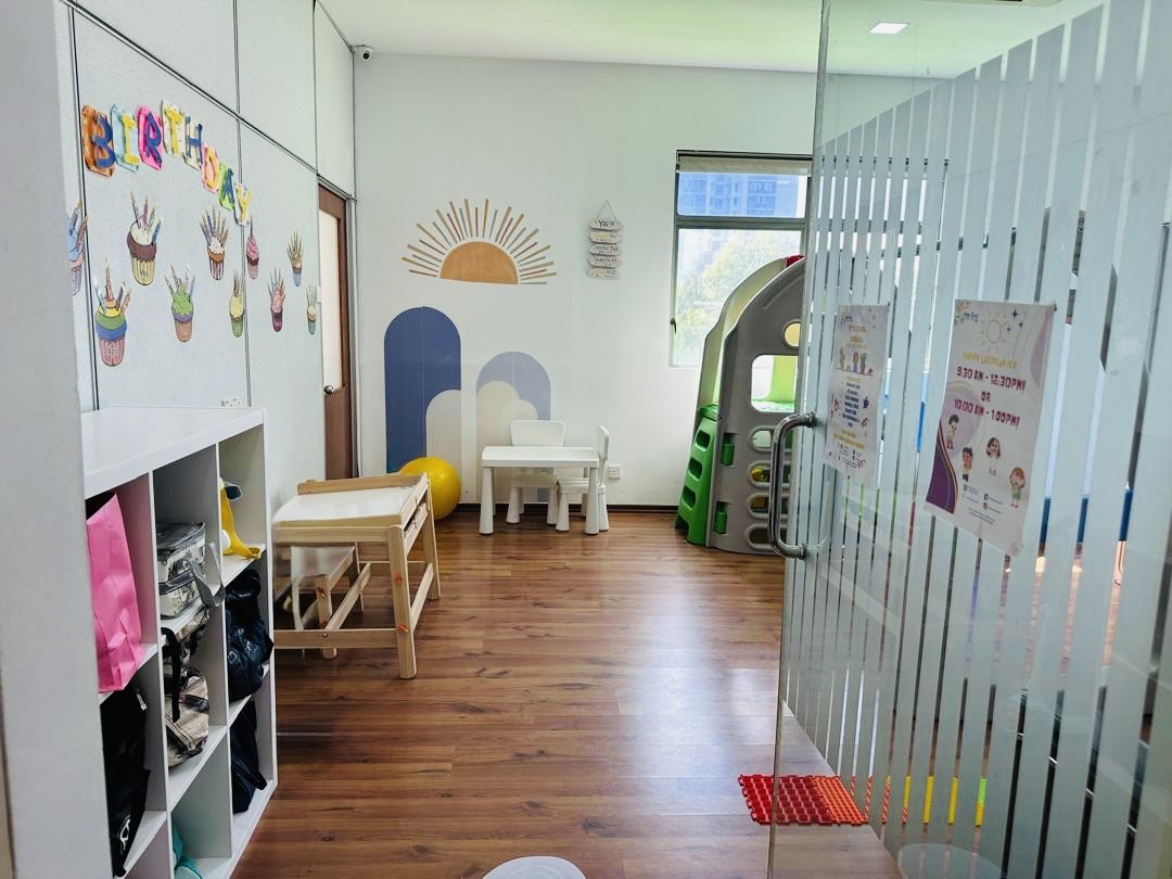 Wee Rays, Mont Kiara