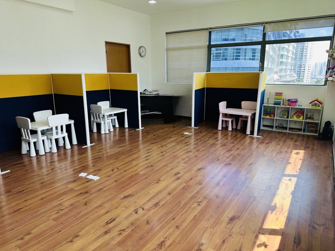 Wee Rays, Mont Kiara