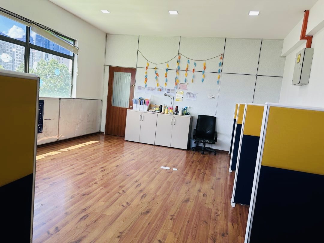 Wee Rays, Mont Kiara