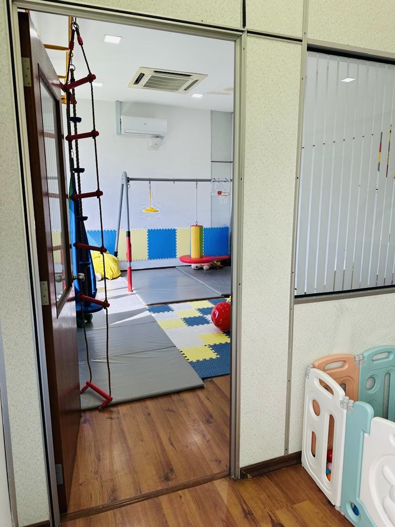 Wee Rays, Mont Kiara