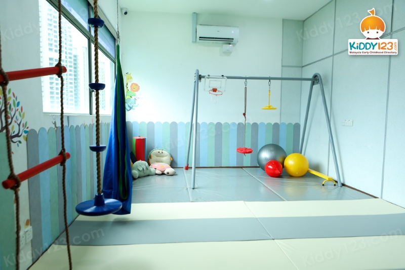 Wee Rays, Mont Kiara