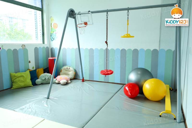 Wee Rays, Mont Kiara