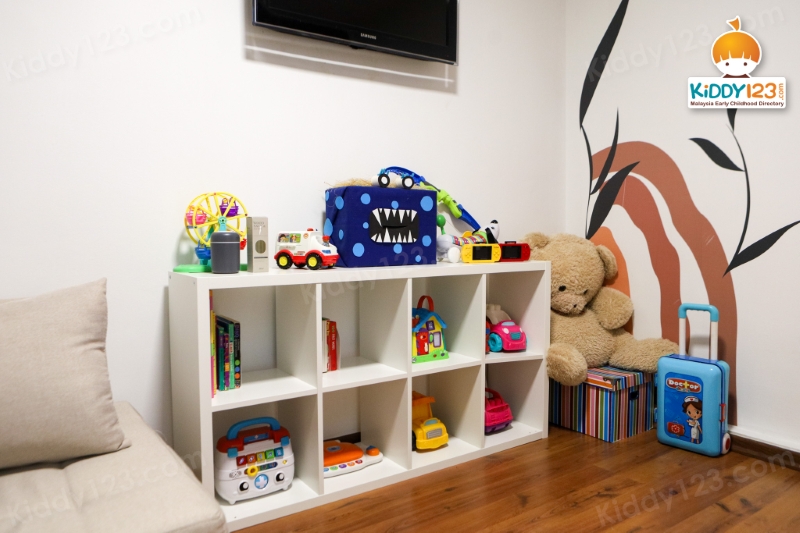 Wee Rays, Mont Kiara