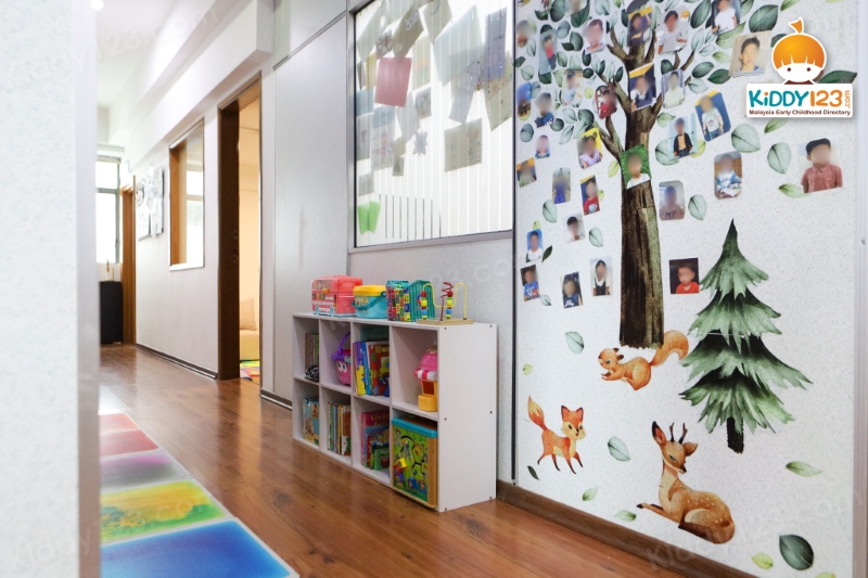 Wee Rays, Mont Kiara