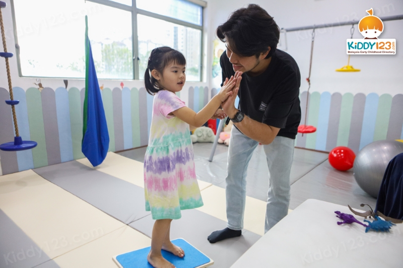 Wee Rays, Mont Kiara