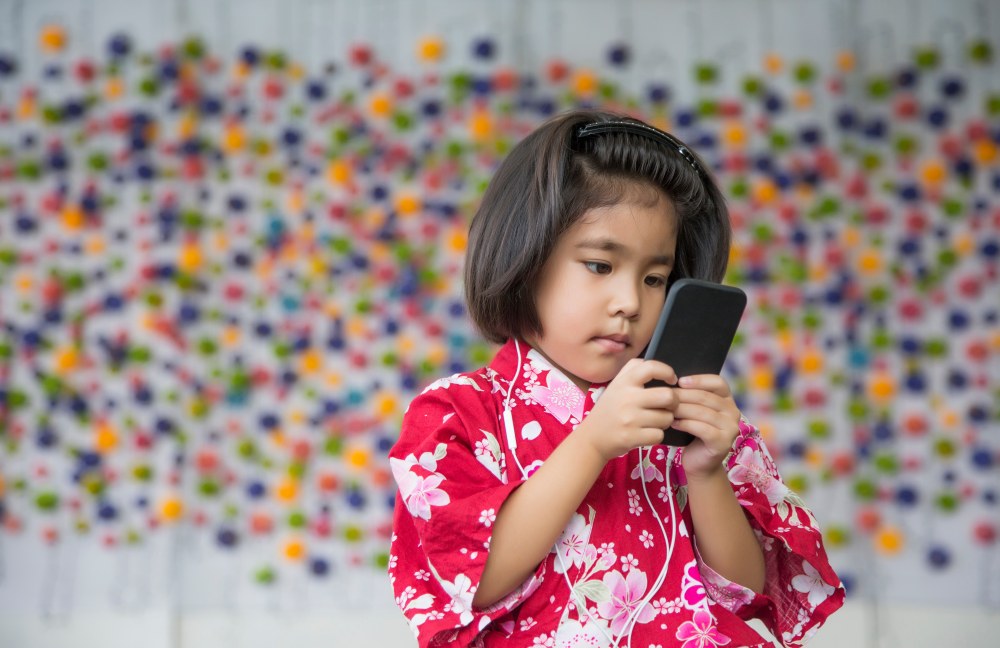 Parents Welcome Social Media Ban for Children Under 16 | KiddyNews