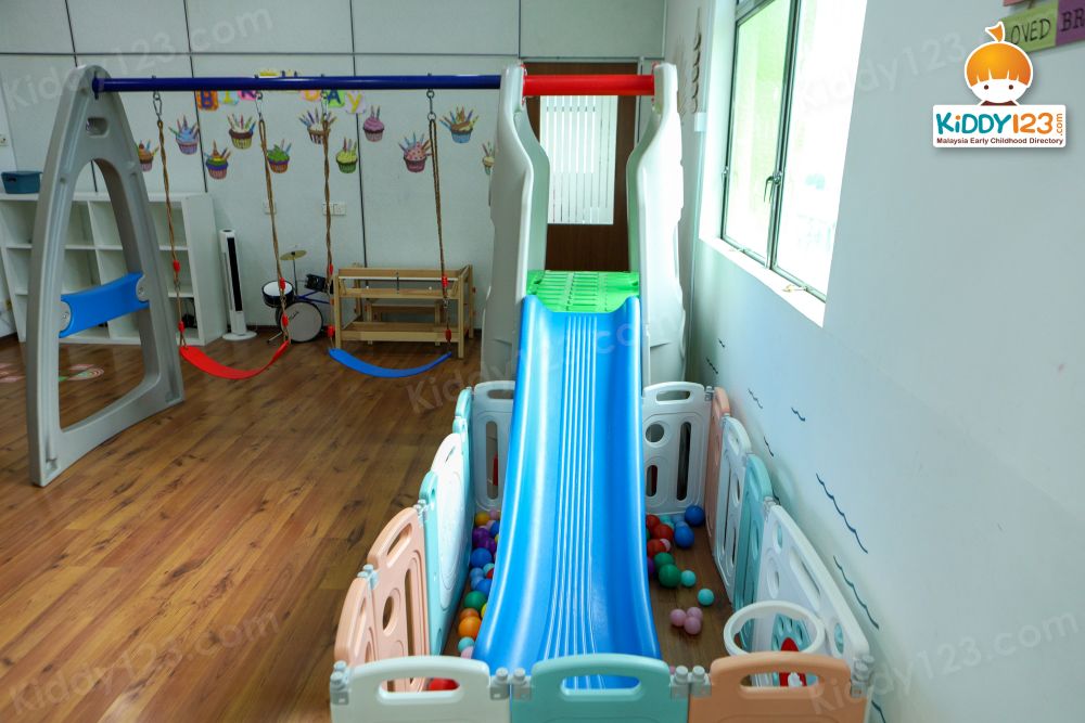 Wee Rays, Mont Kiara