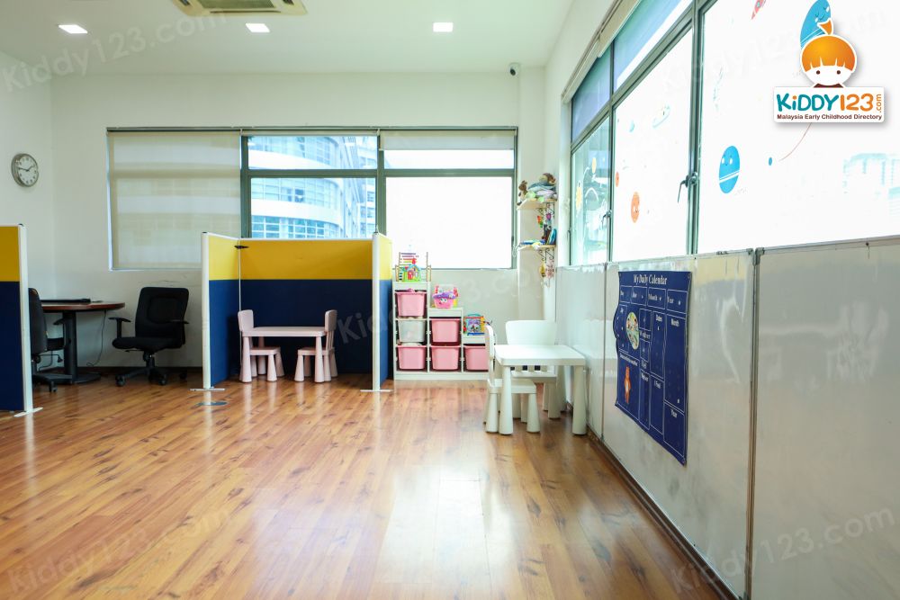 Wee Rays, Mont Kiara