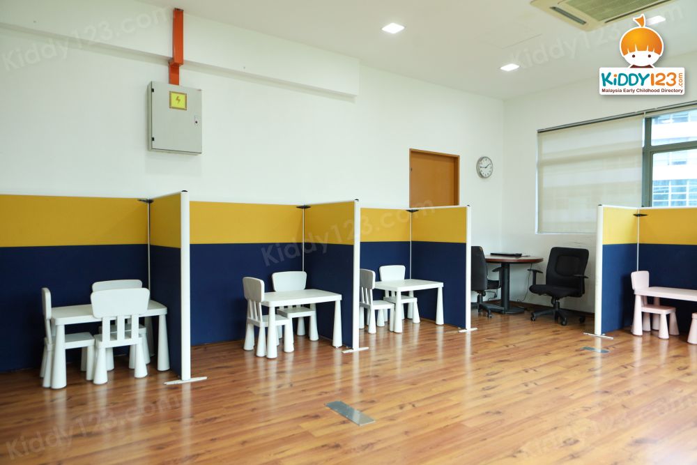 Wee Rays, Mont Kiara