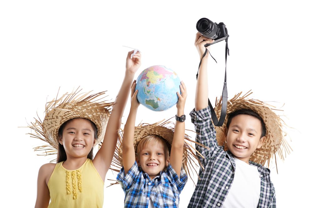 When the World Becomes a Classroom: The Rise of World Schooling Among Young Families | KiddyNews