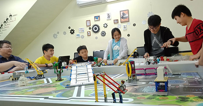 Transforming Education: Amazing Advantages of Teaching Your Students Robotics